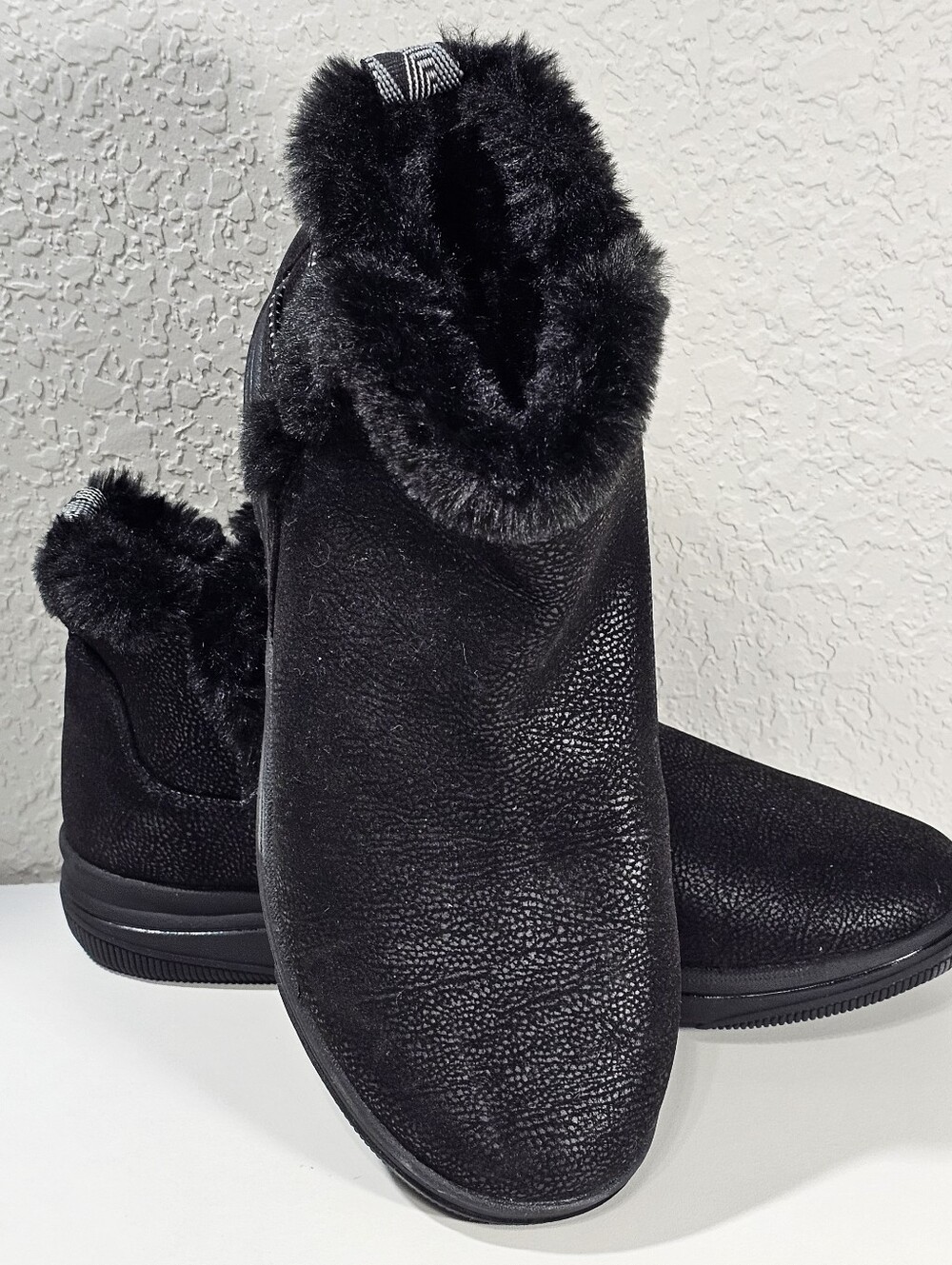 Clarks Women's Breeze Fur ankle boots Size 8